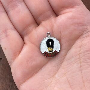 Vintage BMCo 925 Sterling Silver "Ottawa" Guardsman Bearskin Hat Pendant Charm